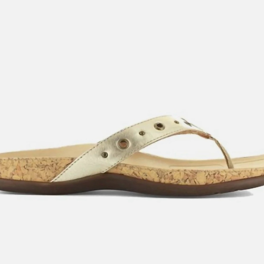 Strive “Saria” Gold metallic Women's Sandals size 6 NIB